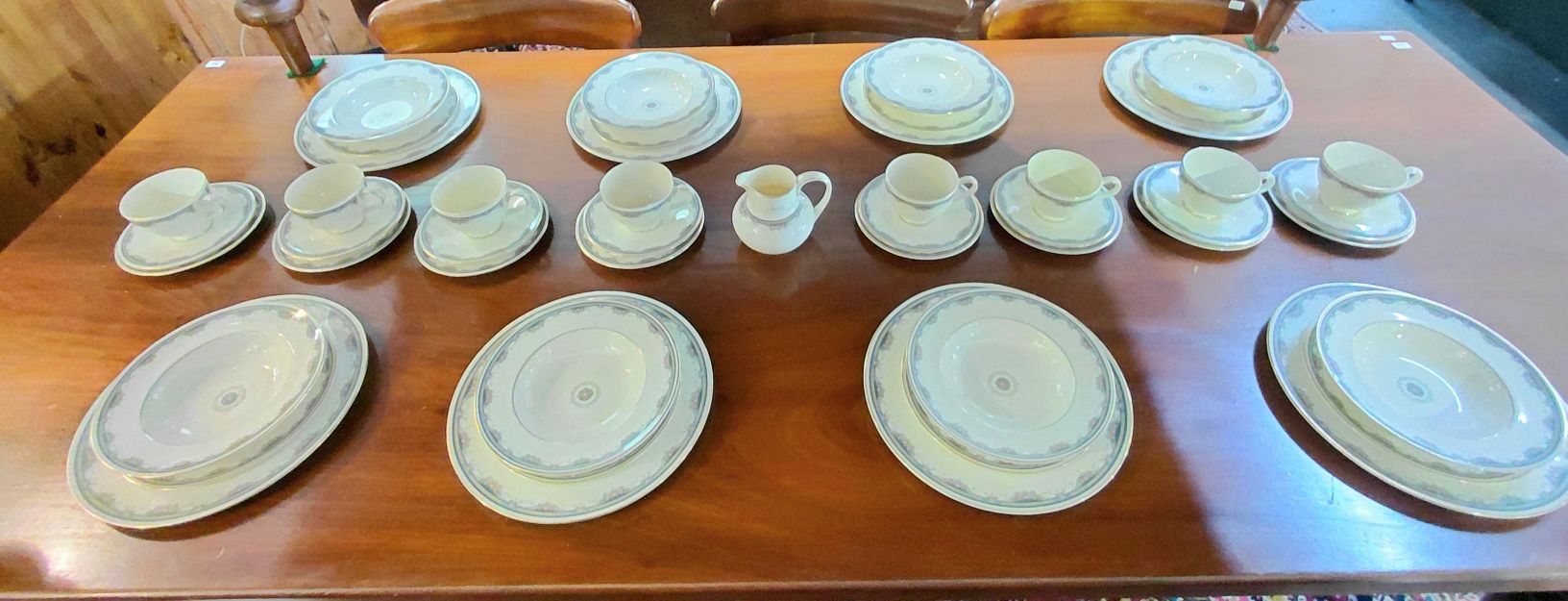 114 · ROYAL DOULTON DINNER SET