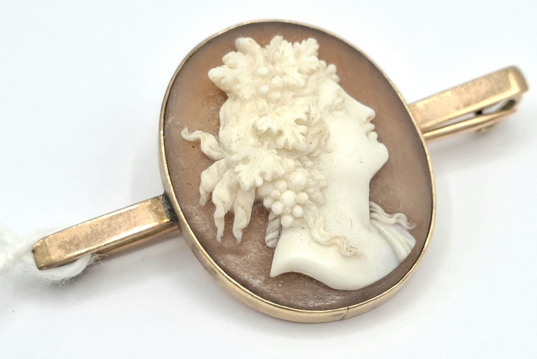 1073 · ANTIQUE 9CT CAMEO BROOCH