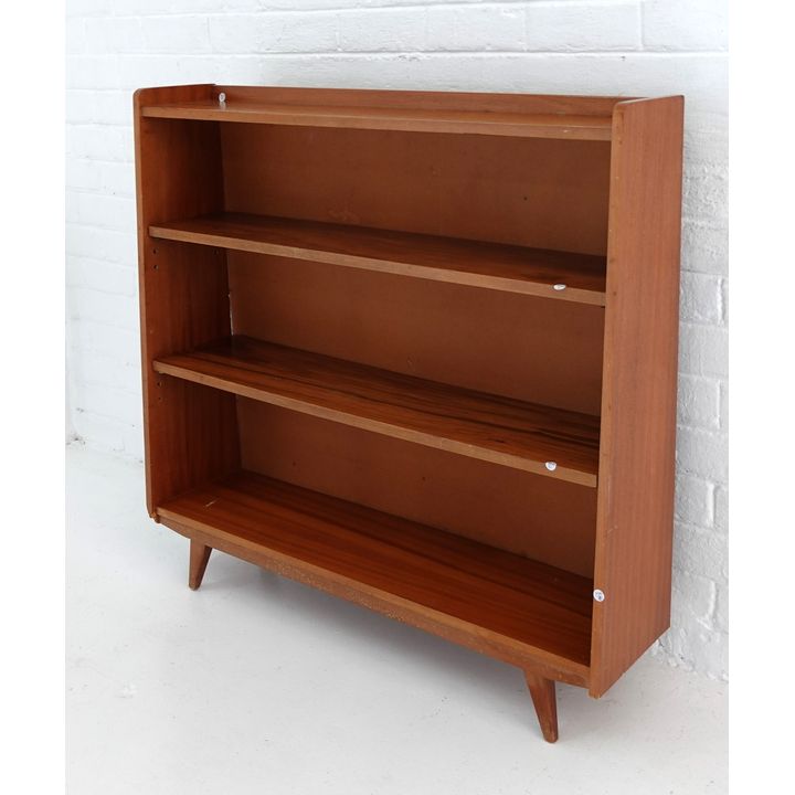 RETRO BOOKSHELF