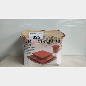 15 PIECE FOUR CORNER SHAPED DINNER SET -