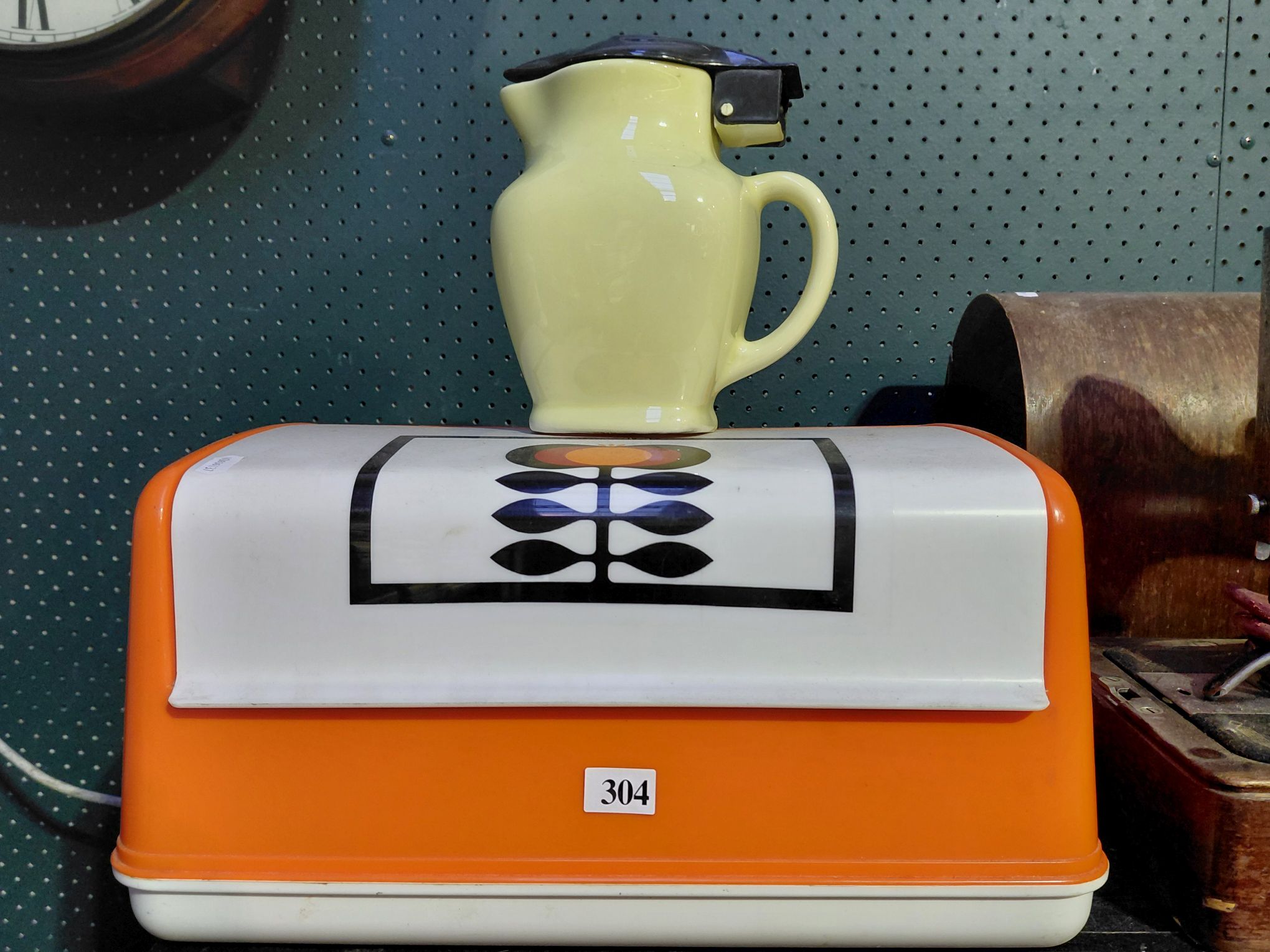 304 · RETRO WARES