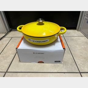 LE CREUSET CAST IRON 22CM SOLEIL YELLOW PARIS DESIGN CASSEROLE - 51648/2579