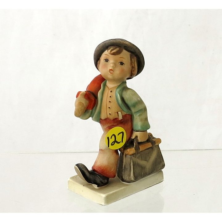 A MID 20TH CENTURY HUMMEL FIGURE