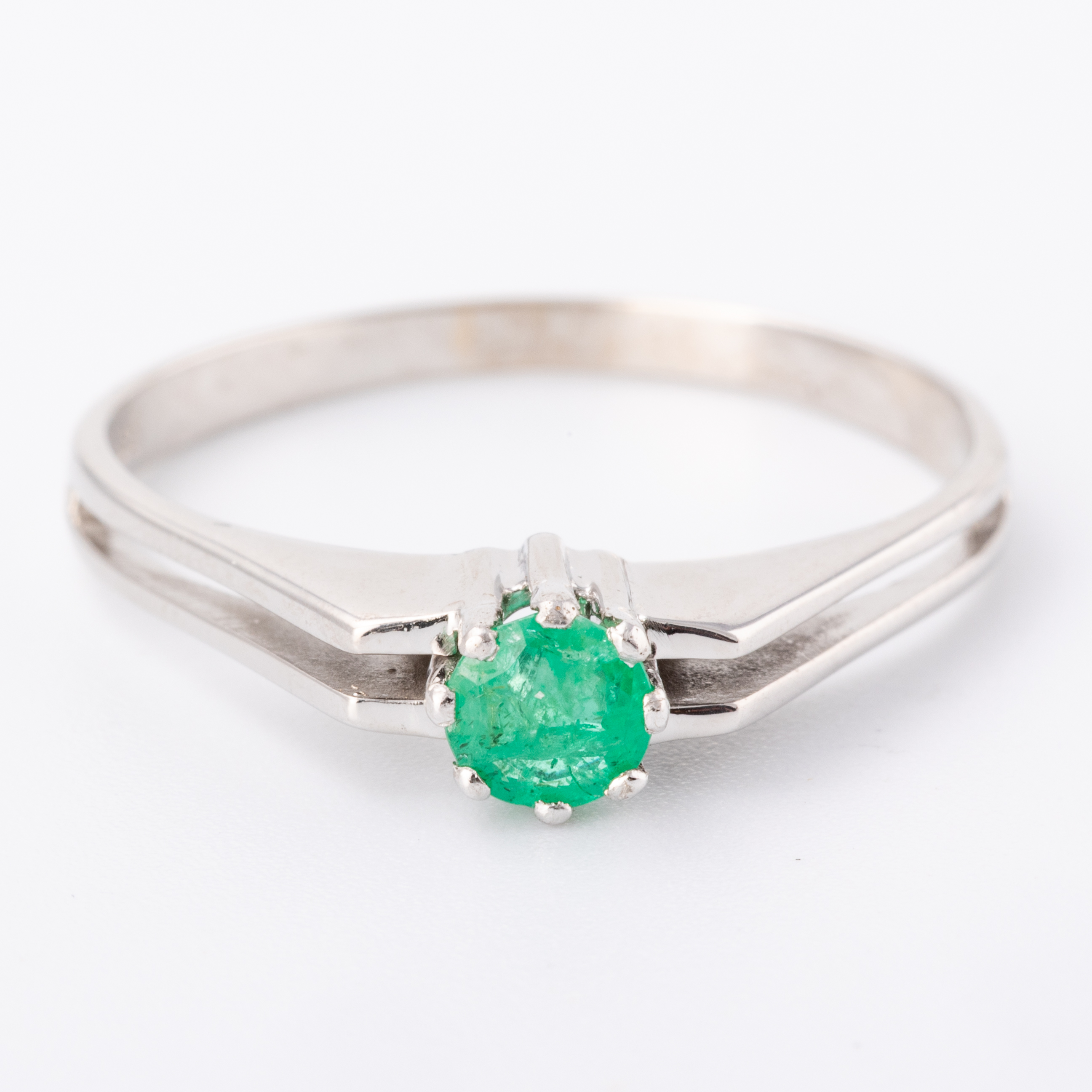 Emerald 14ct White Gold Ring