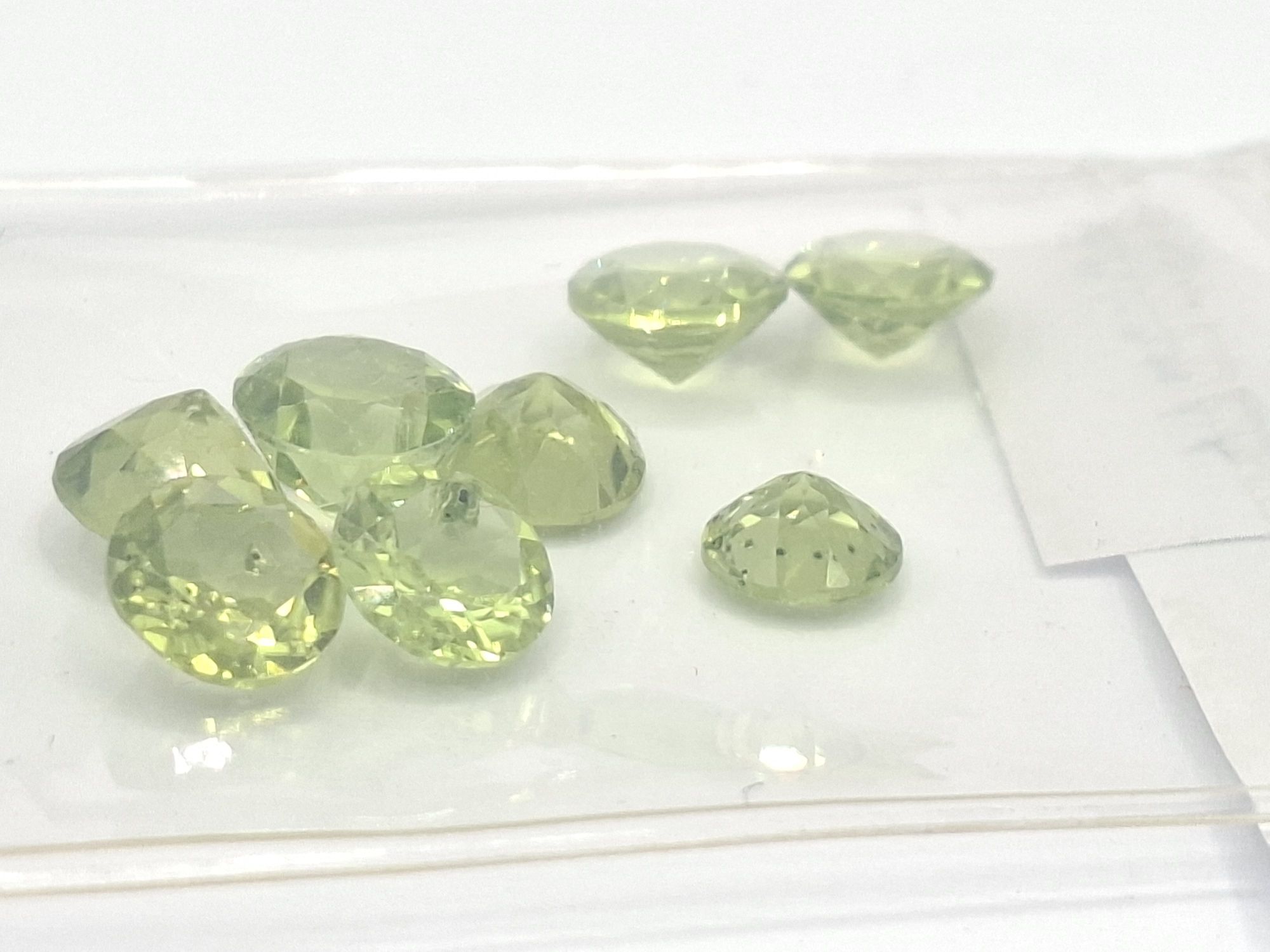40 · PERIDOT GEMSTONES