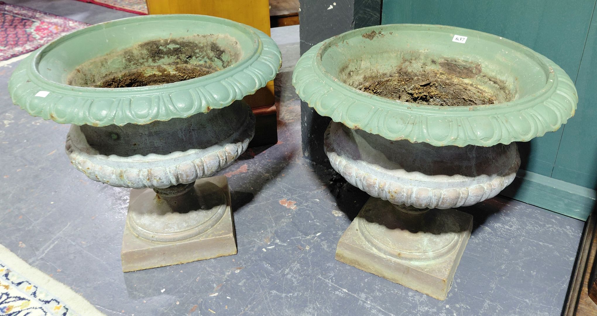 637 · CAST IRON URNS