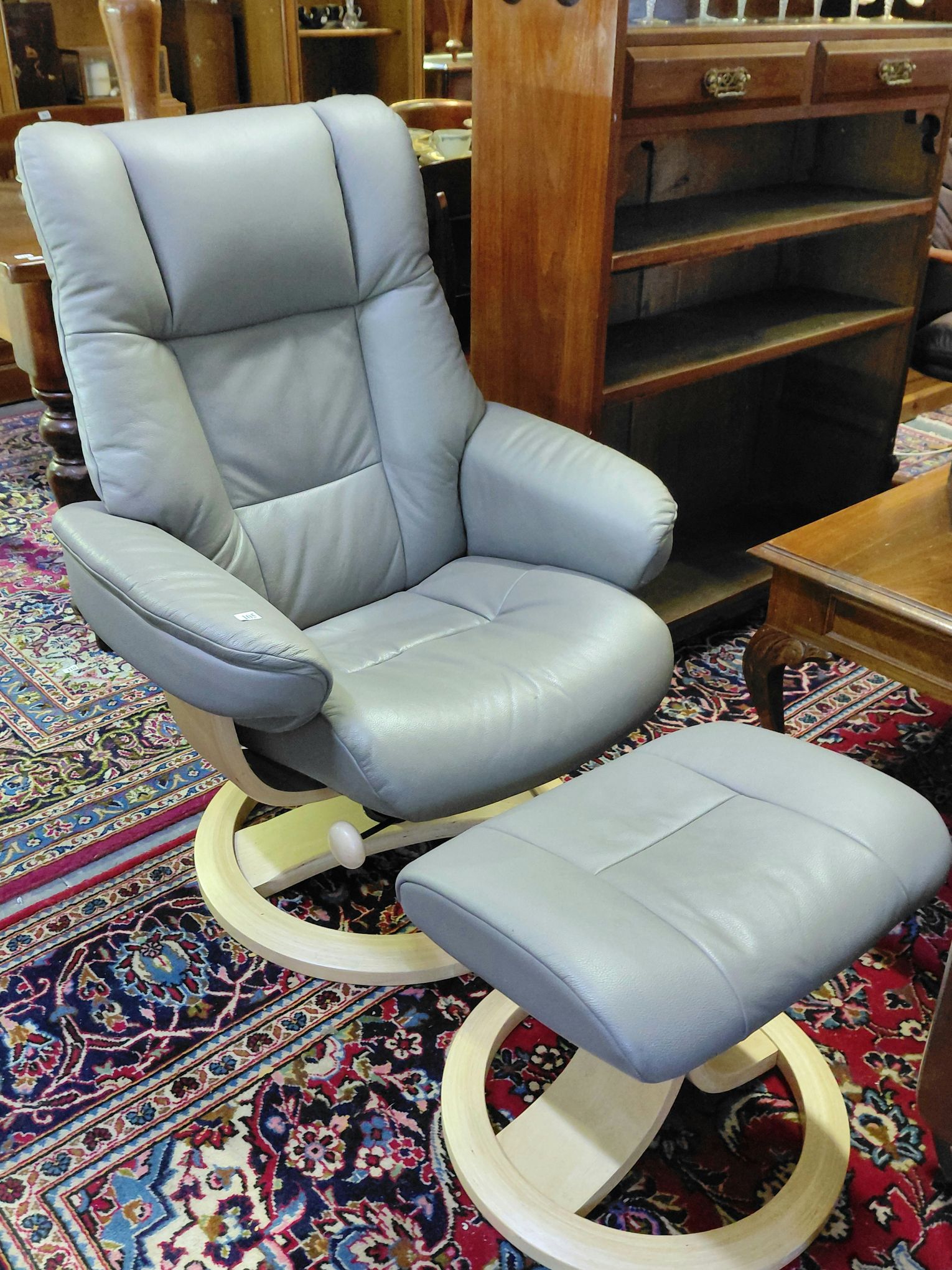 105 · MODERN LEATHER RECLINING ARMCHAIR