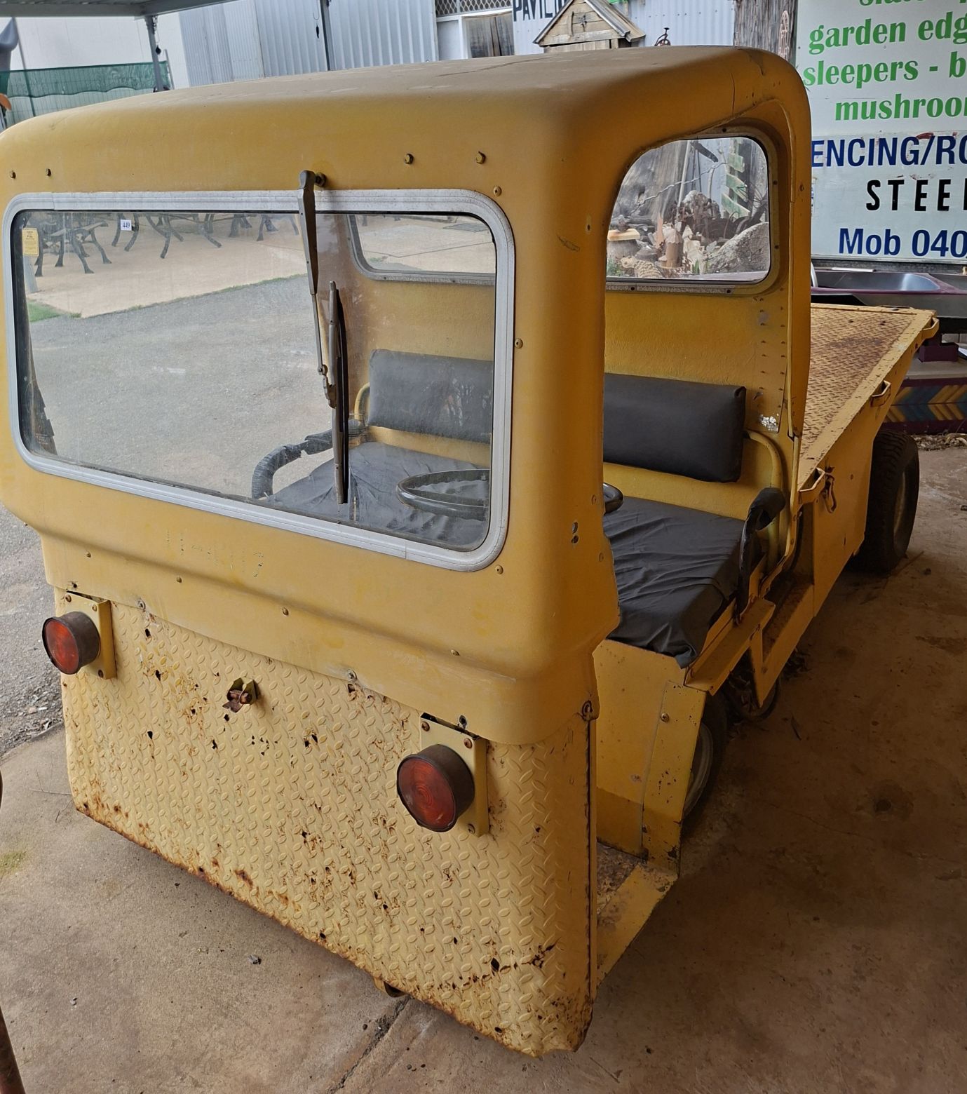 Cushman Airport Baggage Runabout