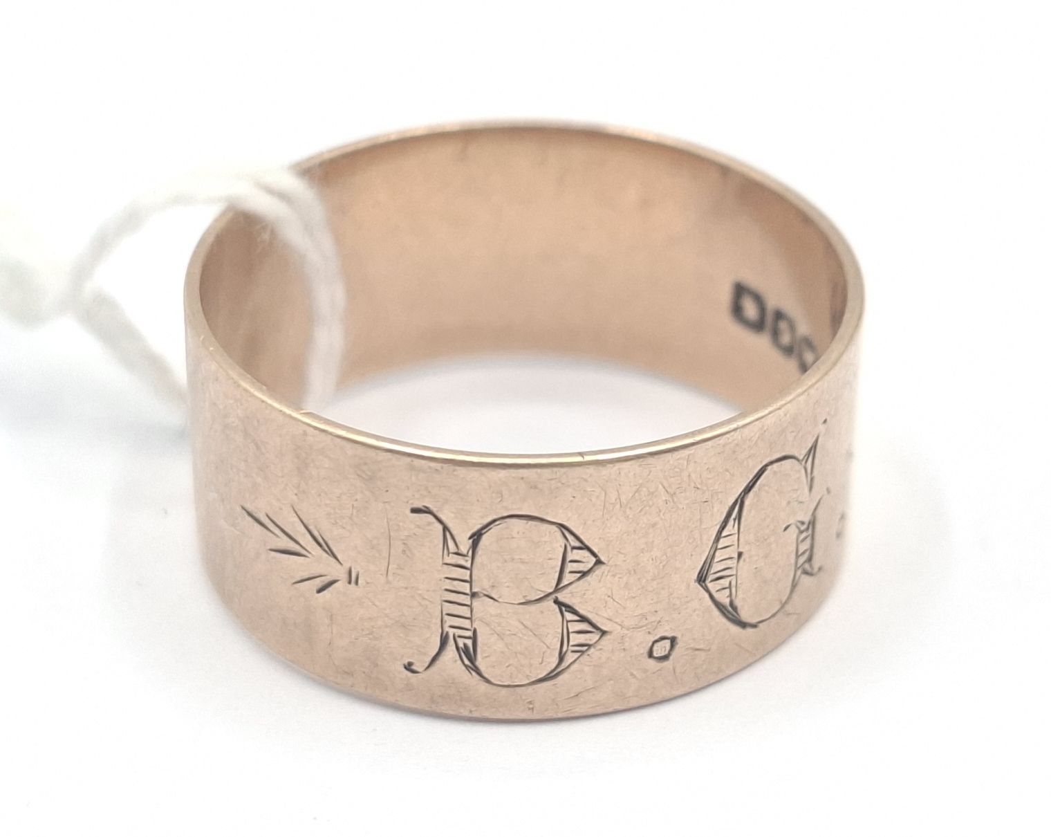 290 · AUSTRALIAN 9CT DRESS RING