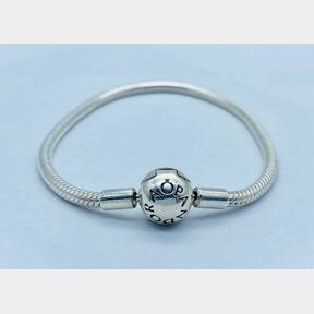 ORIGINAL PANDORA MOMENTS SILVER CLASP BRACELET WITH NO CHARMS.13.7G
