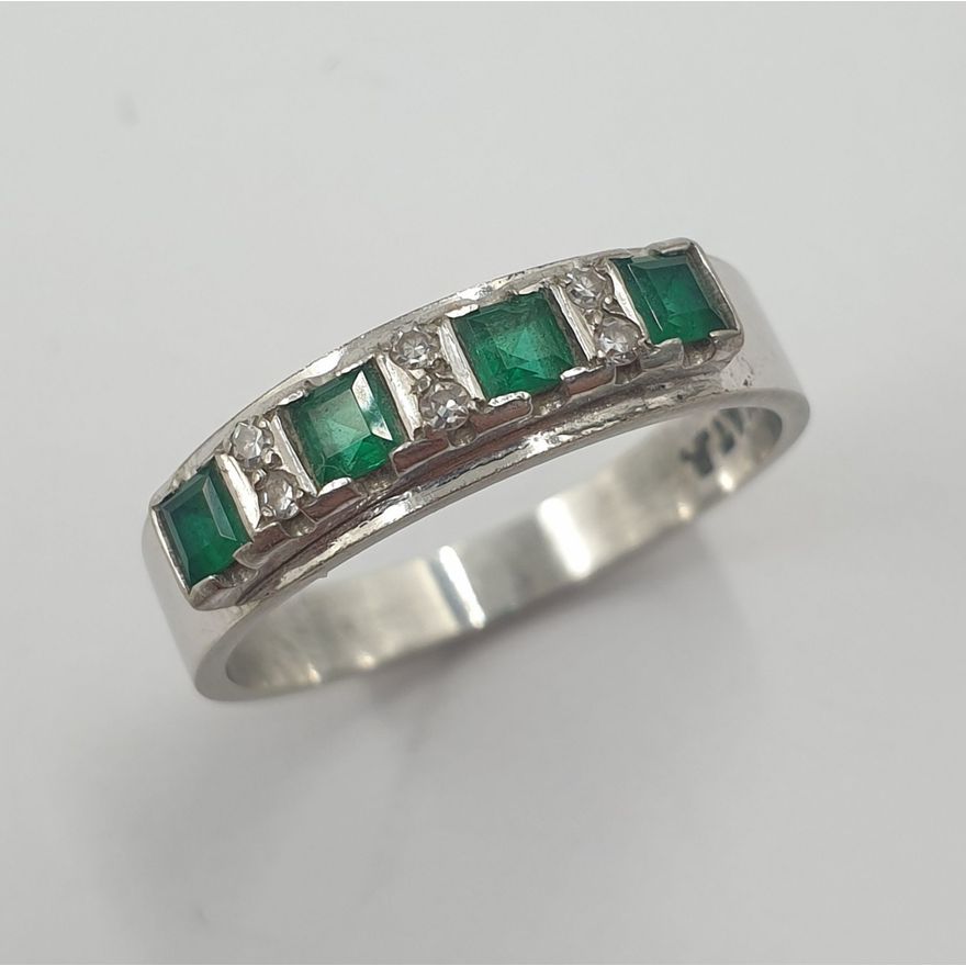 18ct W/G Diamond & Emerald Ring