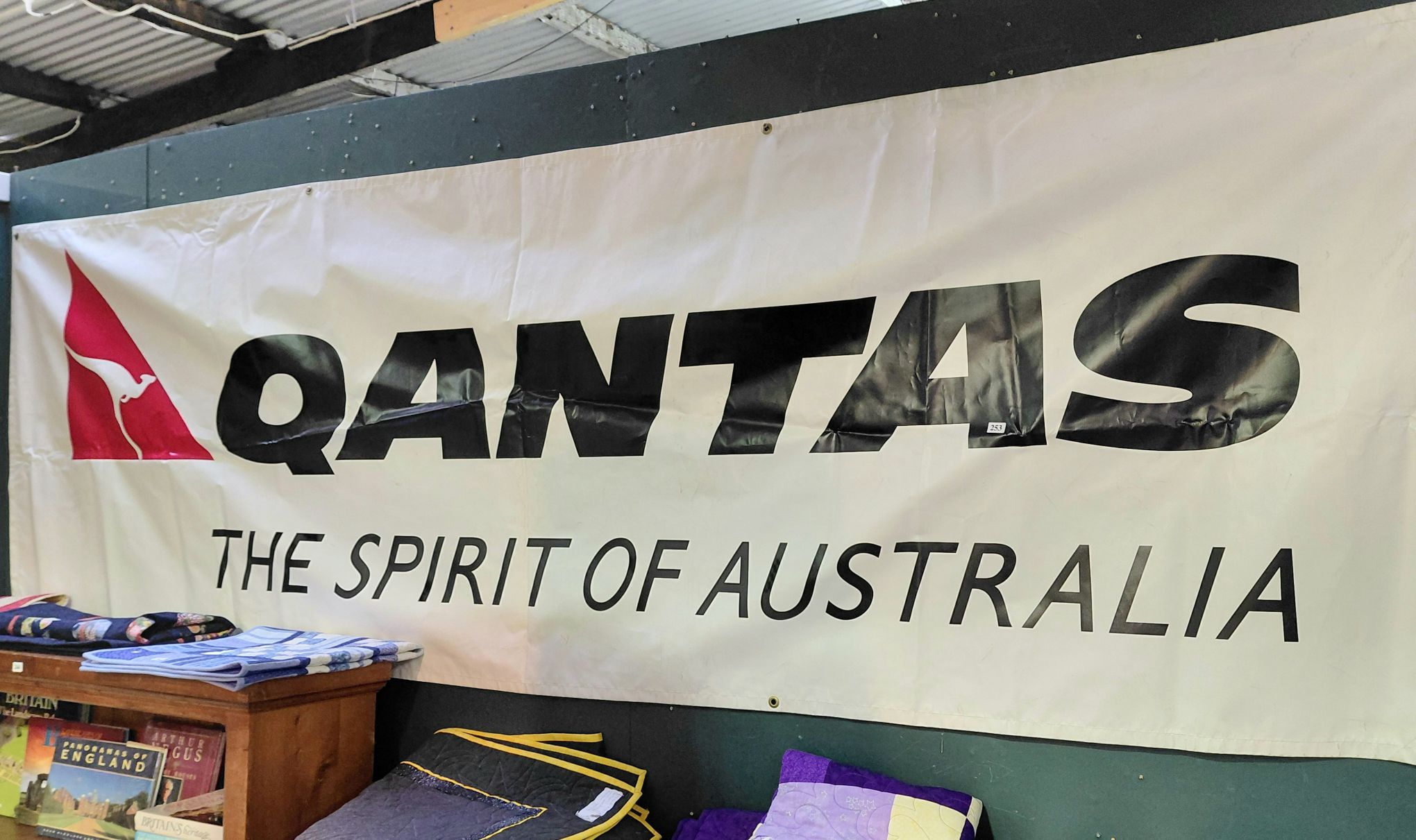 253 · LARGE QANTAS BANNER