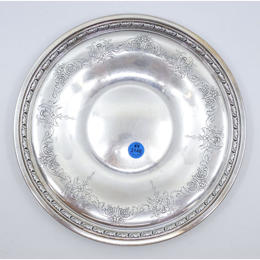 Towle ''Old Master'' Sterling Floral Round Tray 10'' - 390 Grams
