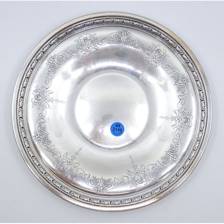Towle ''Old Master'' Sterling Floral Round Tray 10'' - 390 Grams