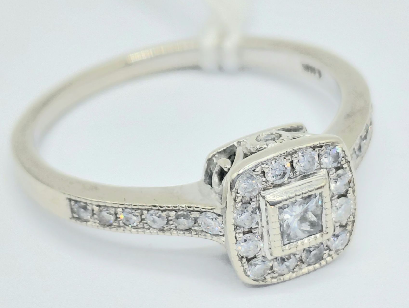 10ct Gold Diamond Ring