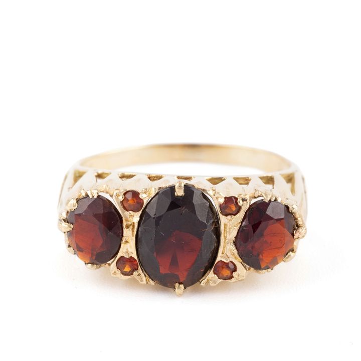 Garnet Ring 9ct Gold