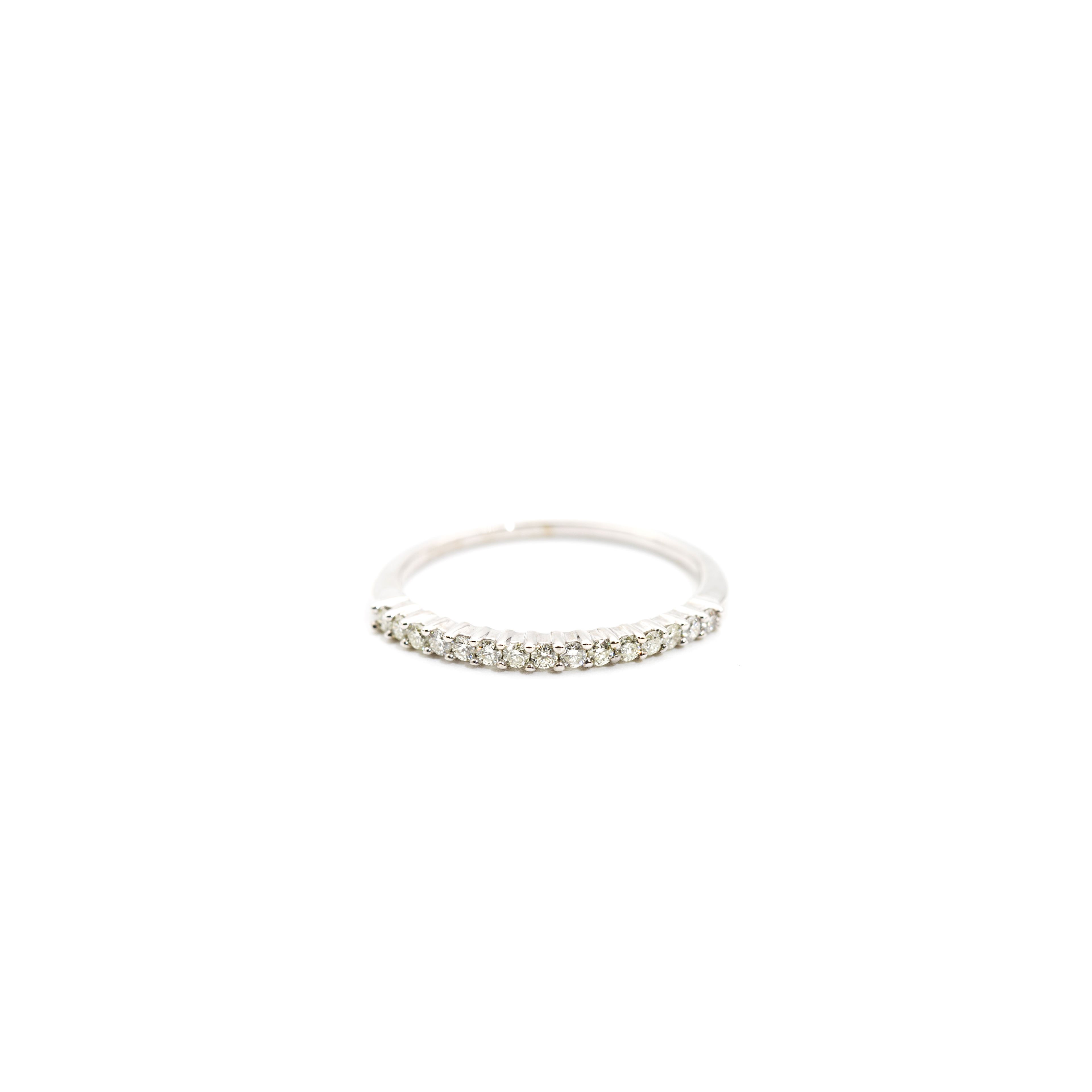 471. · 9ct White Gold & Diamond Ring 1.0g