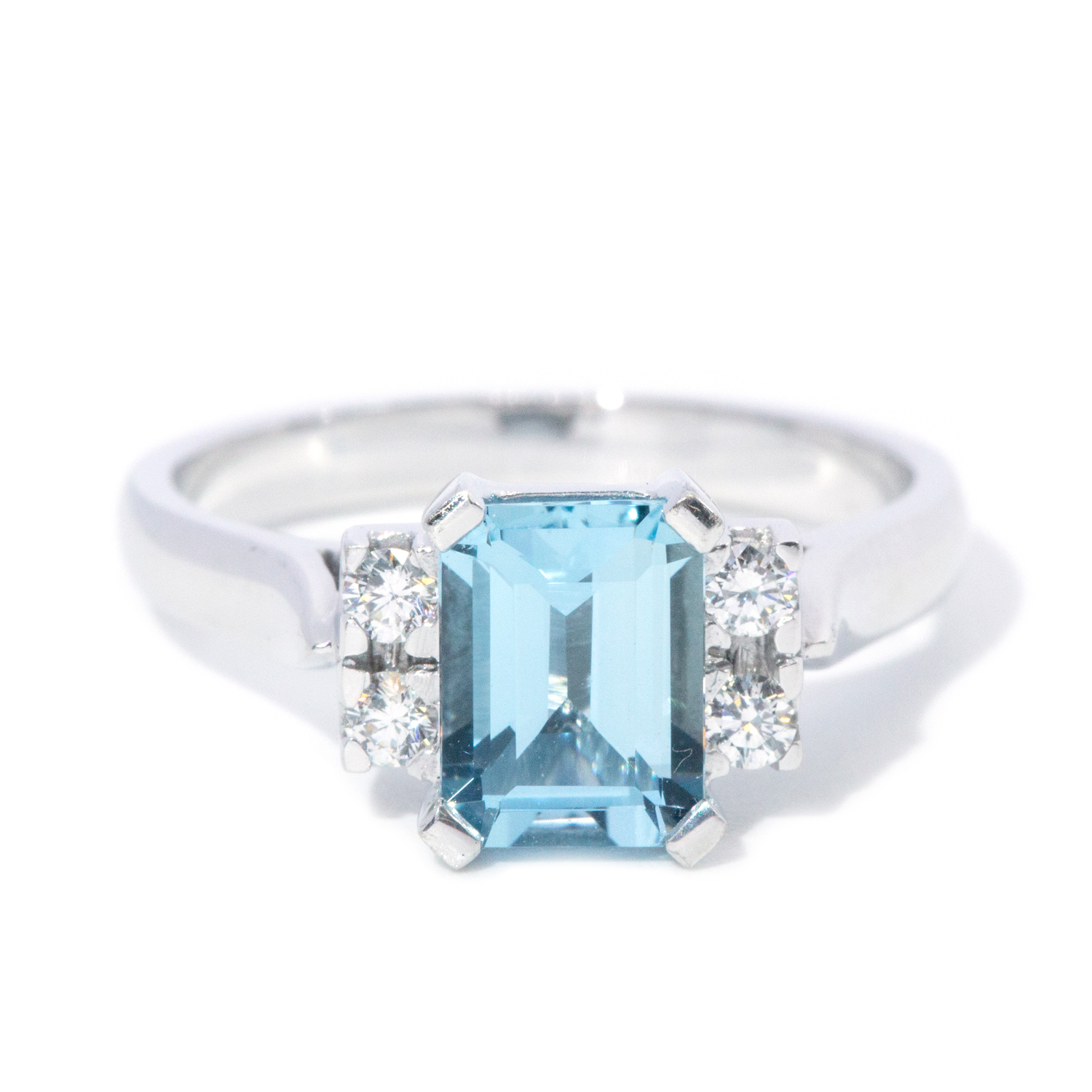 18ct Aquamarine & Diamond Ring