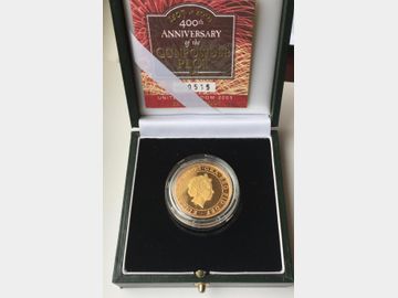 2005 Queen Elizabeth II 'Gunpowder Plot' Gold Proof Two Pound Coin.