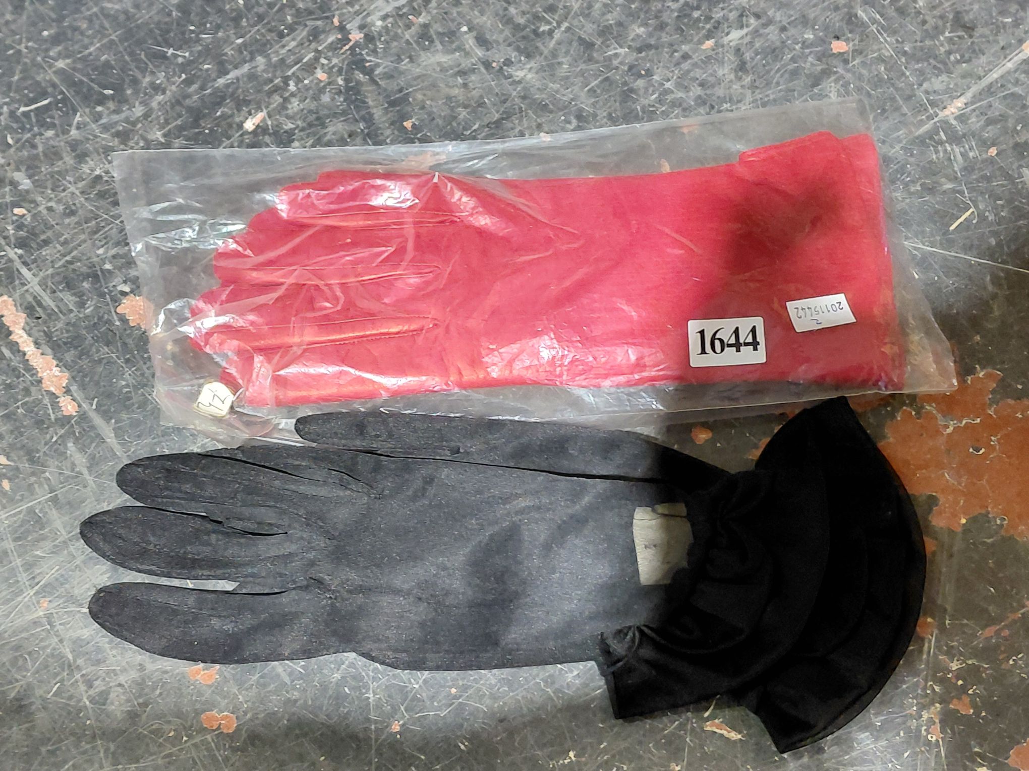 LADIES GLOVES
