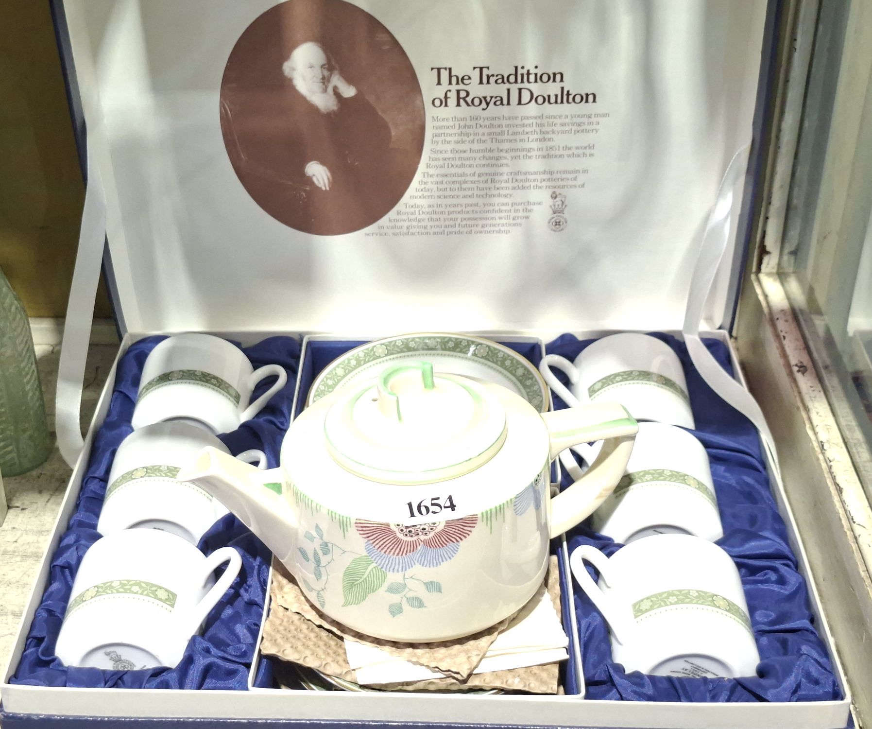 ROYAL DOULTON 'RONDELAY' TEASET