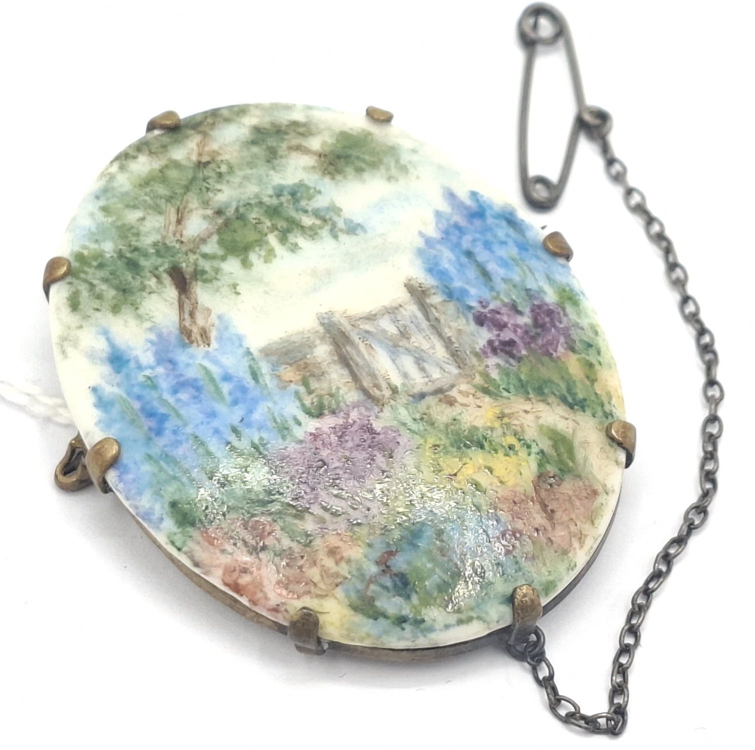 1137 · HAND PAINTED BROOCH