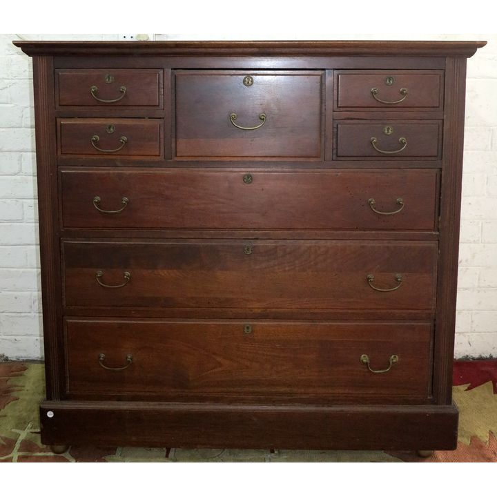 GENTLEMAN'S CHEST OF DRAWERS