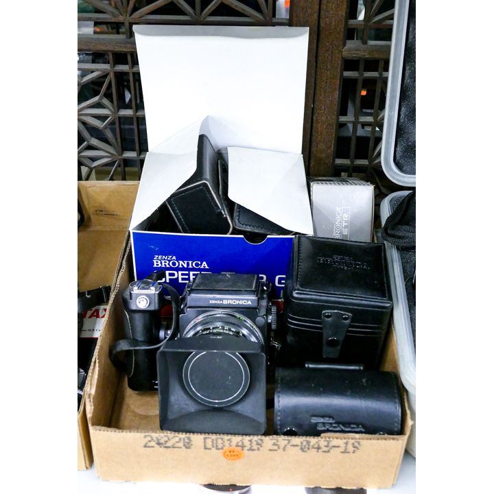 Box Zenza Bronica ETR-C Camer with Accessories