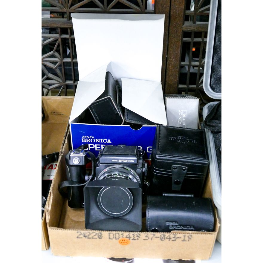 Box Zenza Bronica ETR-C Camer with Accessories