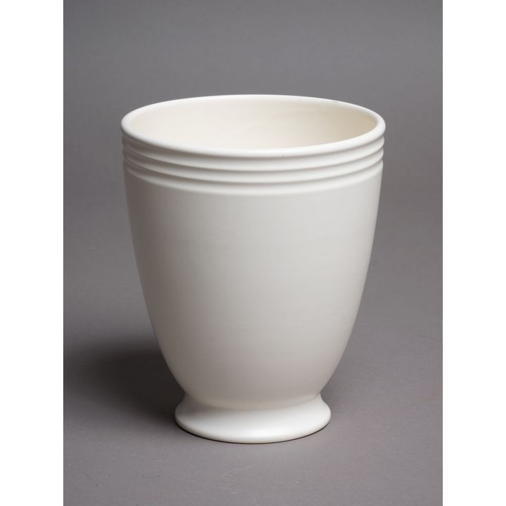 Ernest Shufflebotham for Crown Lynn - Hand-potted flared footed vase