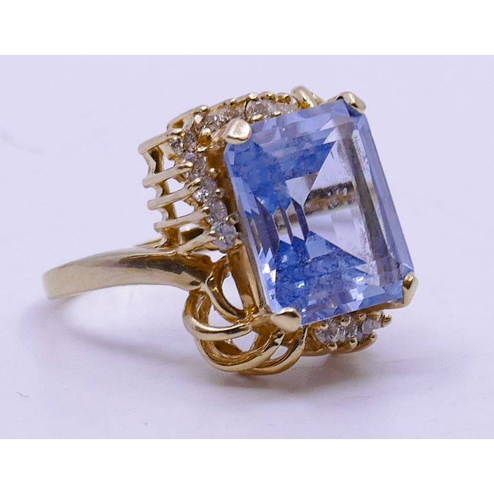 Ladies 14K Blue Topaz & Diamond Ring. Size 7. 9g