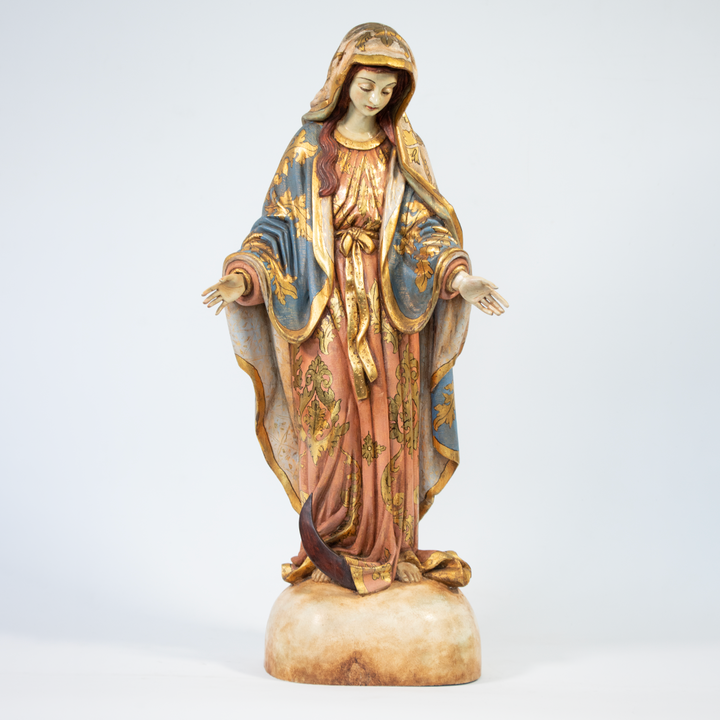 Virgen sobre mundo