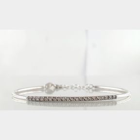 18CTWHITE GOLD BANGLE WITH 21 DIAMONDS TOTAL 0.280CT COLOUR IJ CLARITY VS/SI - 51929/3545