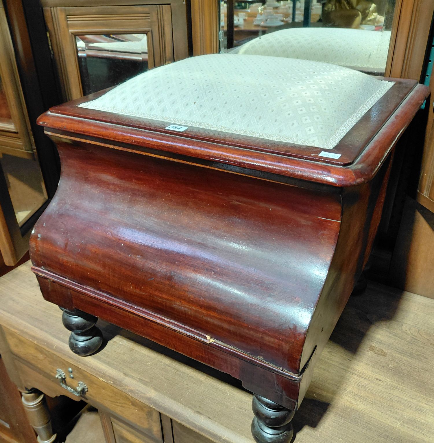 VICTORIAN MAHOGANY COMMODE