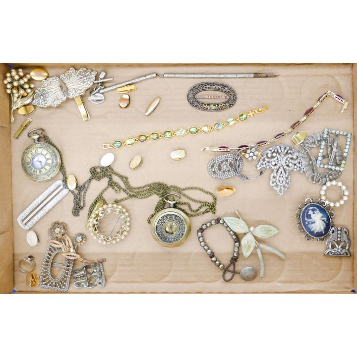 Box Vintage Costume Jeweler
