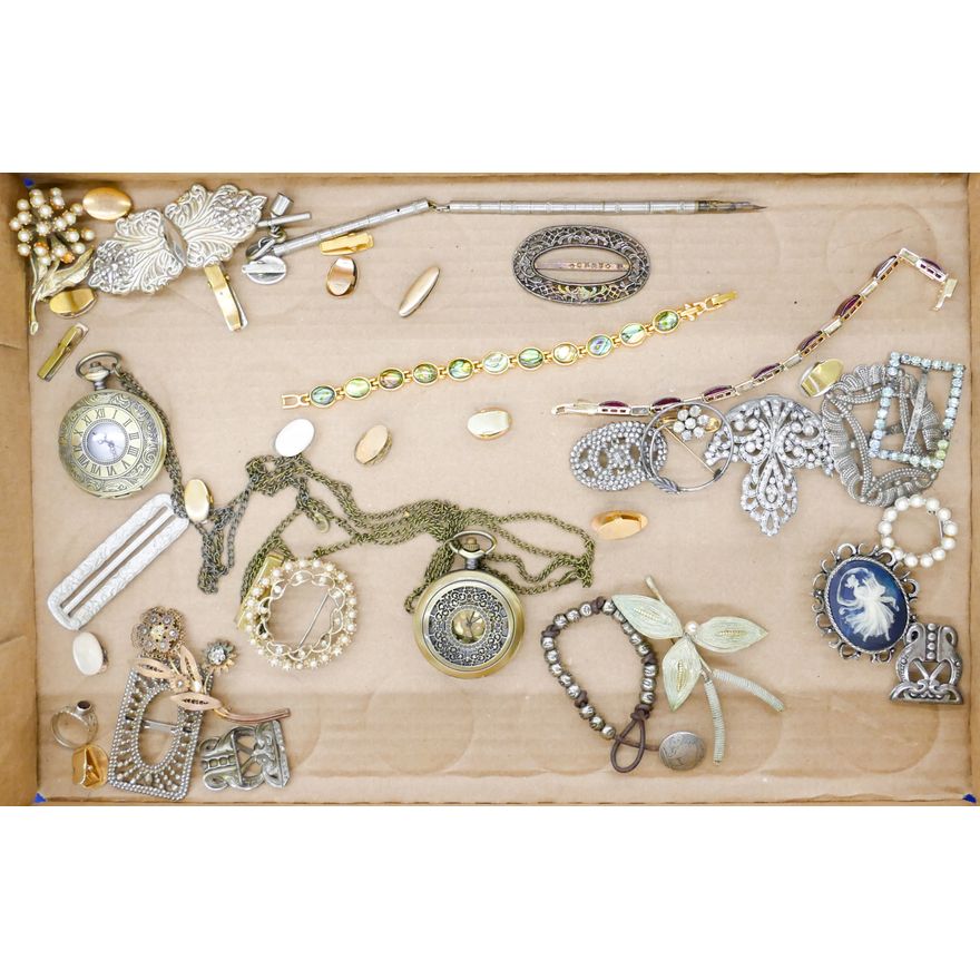 Box Vintage Costume Jeweler