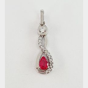 18CT WHITE GOLD PENDANT WITH 0,200CT DIAMOND COLOUR G/H CLARITY VS & 0,230CT PEAR SHAPPED RUBY AS WELL AS 0,160CT DIAMONDS - 51929/069