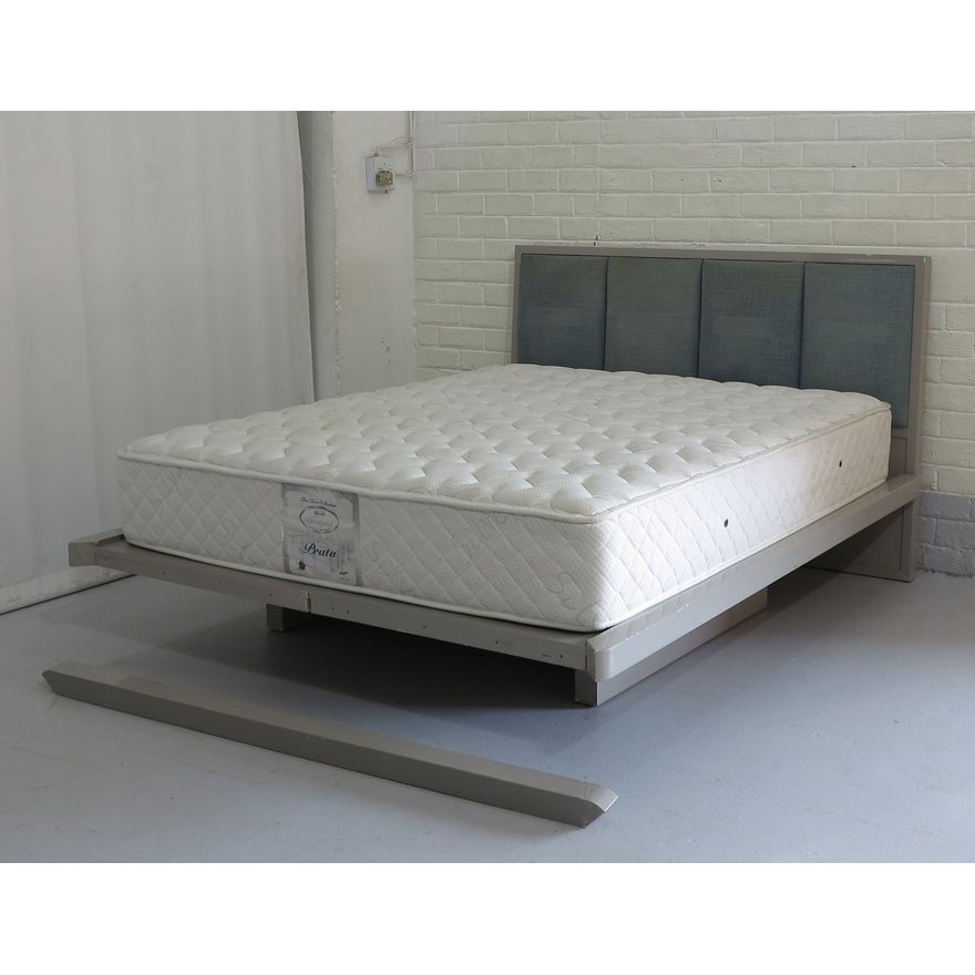 QUEEN SIZE BEDSTEAD AND MATTRESS