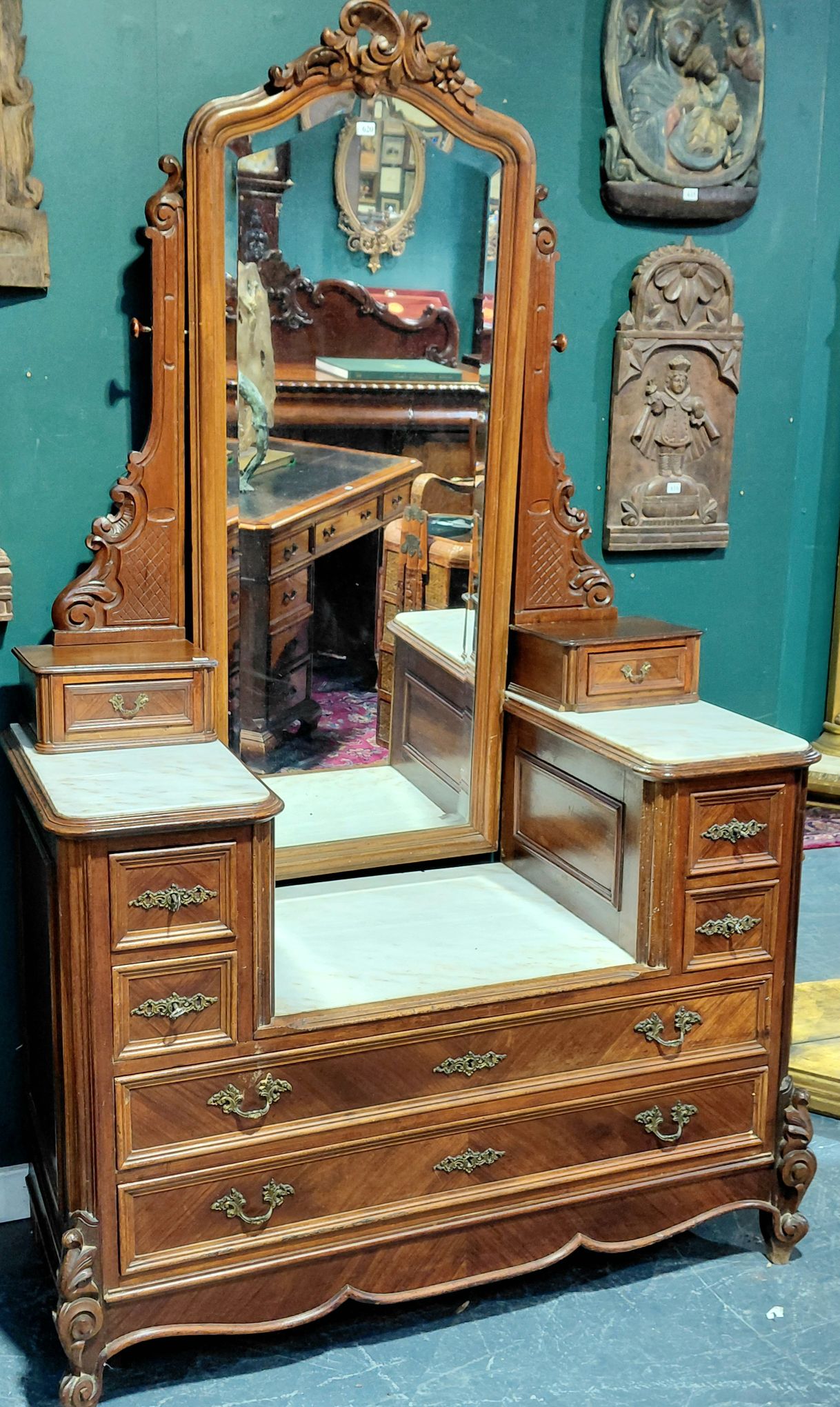 620 · FRENCH DRESSING TABLE
