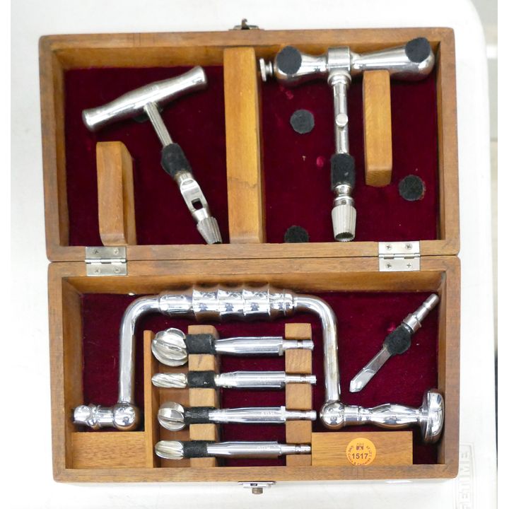Antique Medical Surgeons Kit in Case 10''