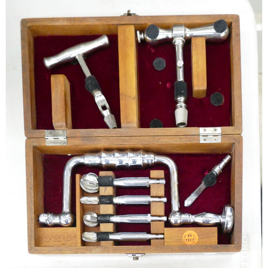 Antique Medical Surgeons Kit in Case 10''