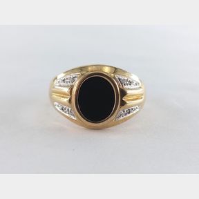 BLACK CENTRE + 4 ROUND DIAMONDS IN YELLOW GOLD RING