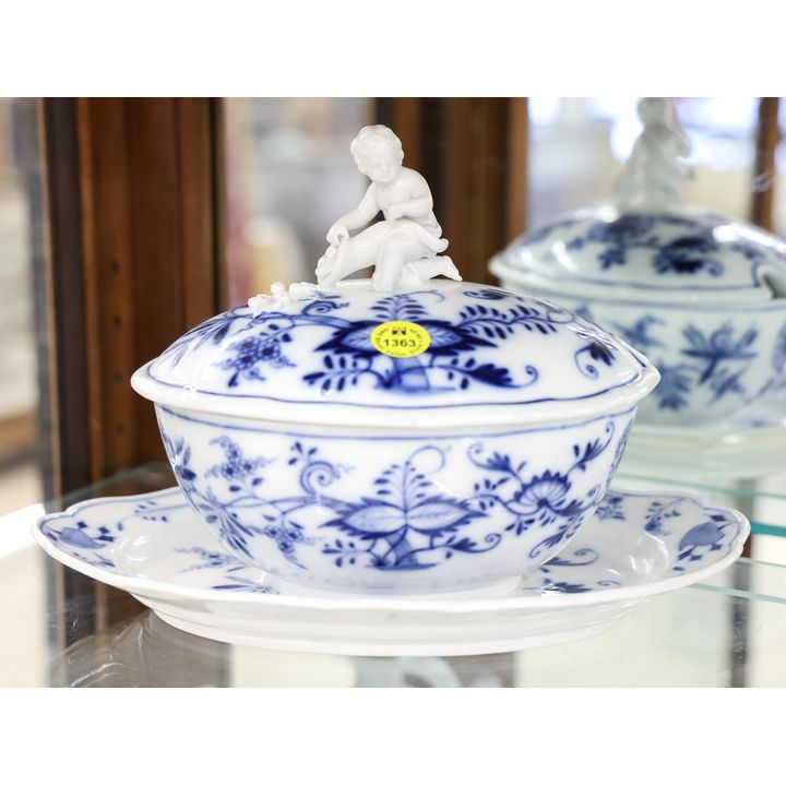 Antique Meissen Figural Blue Onion Covered Server with Undertray 7''x10''