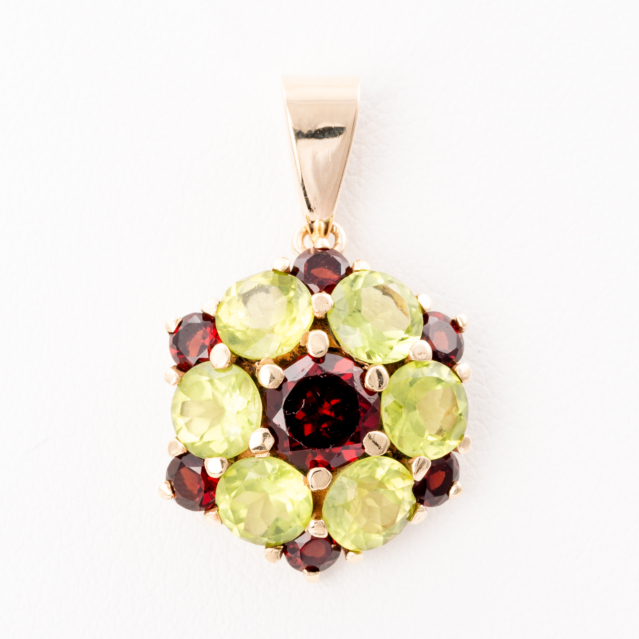 112 · Garnet & Peridot Cluster Pendant 10ct Gold