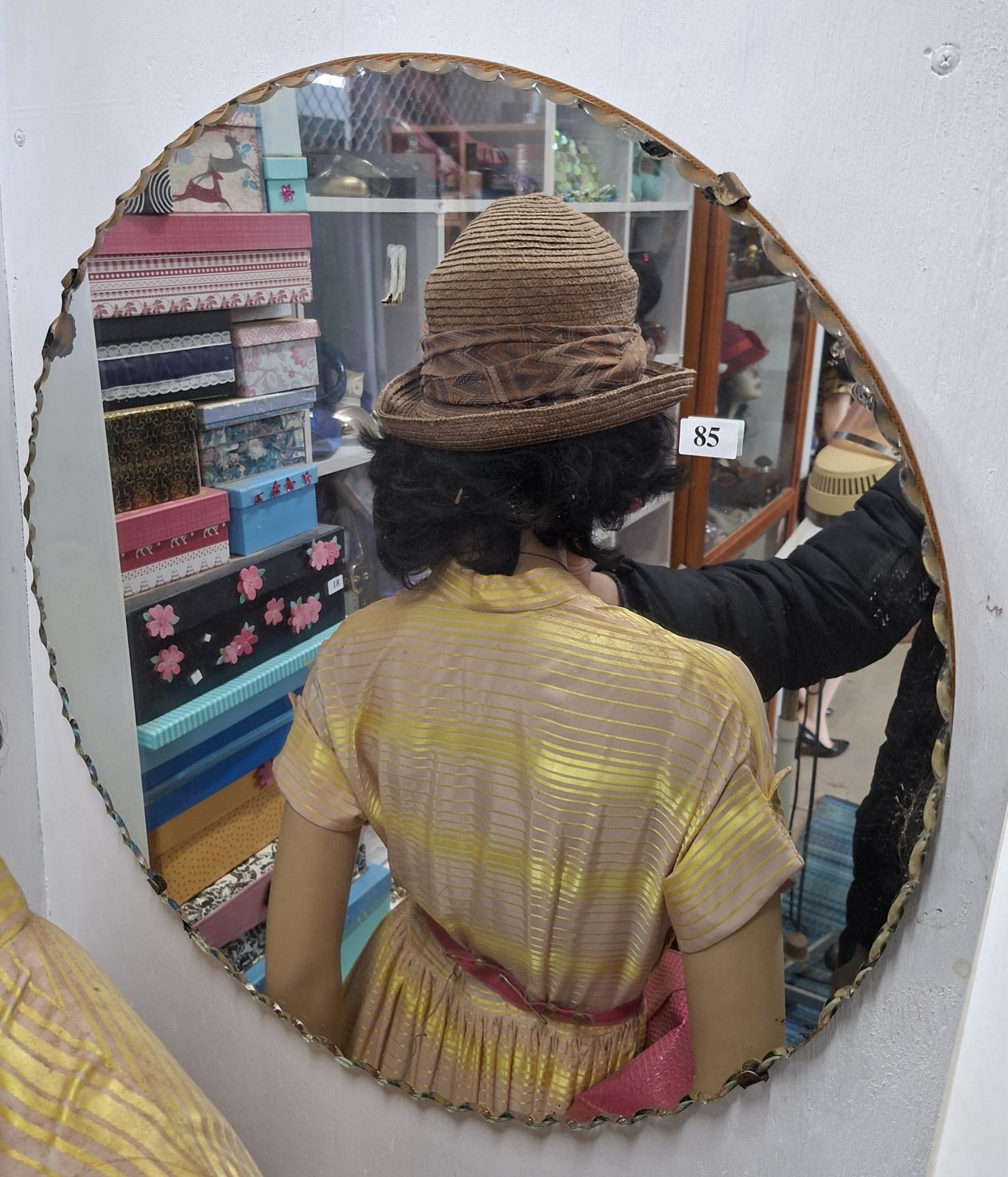 RETRO WALL MIRROR