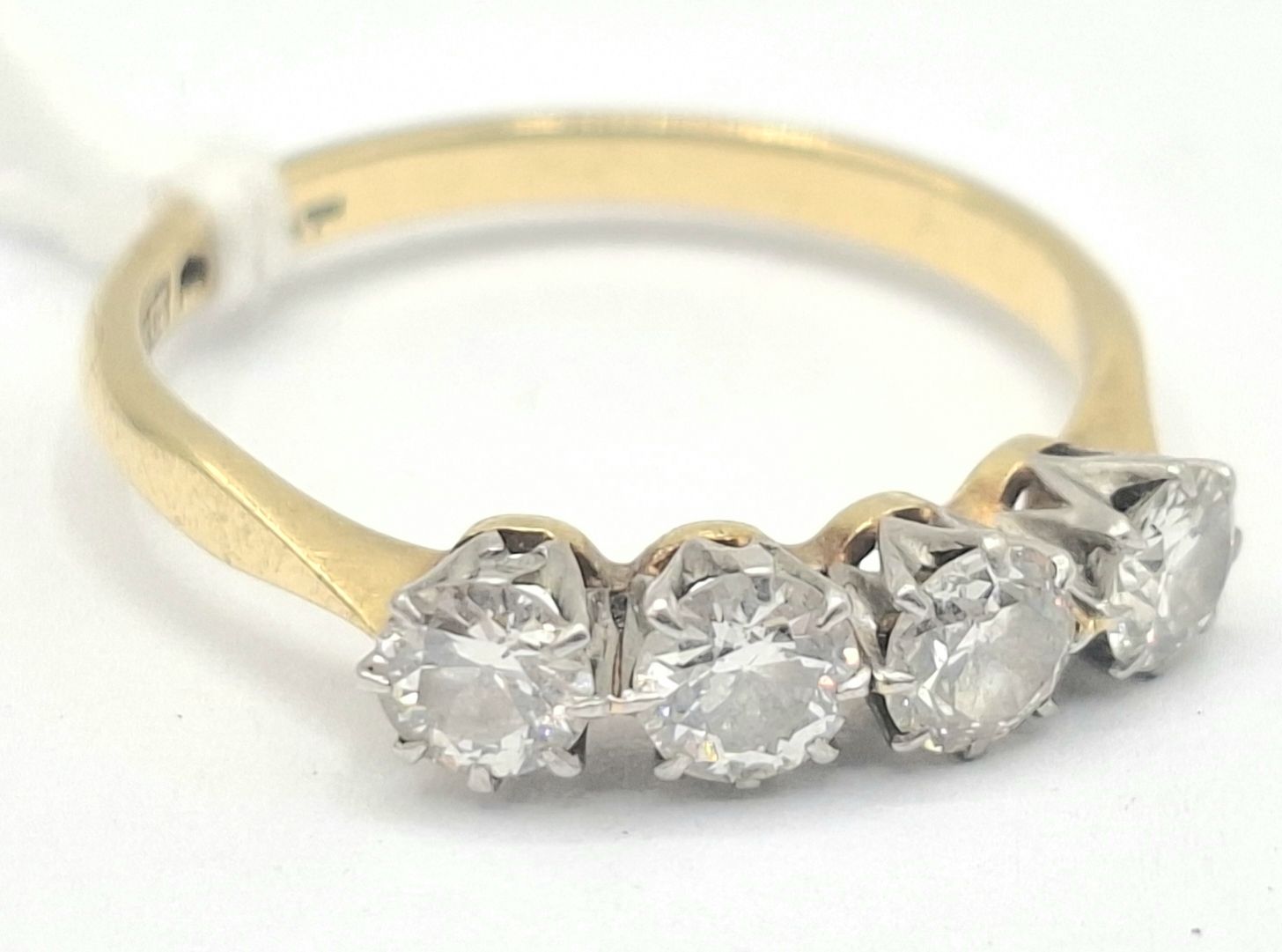 312 · 18CT GOLD DIAMOND RING