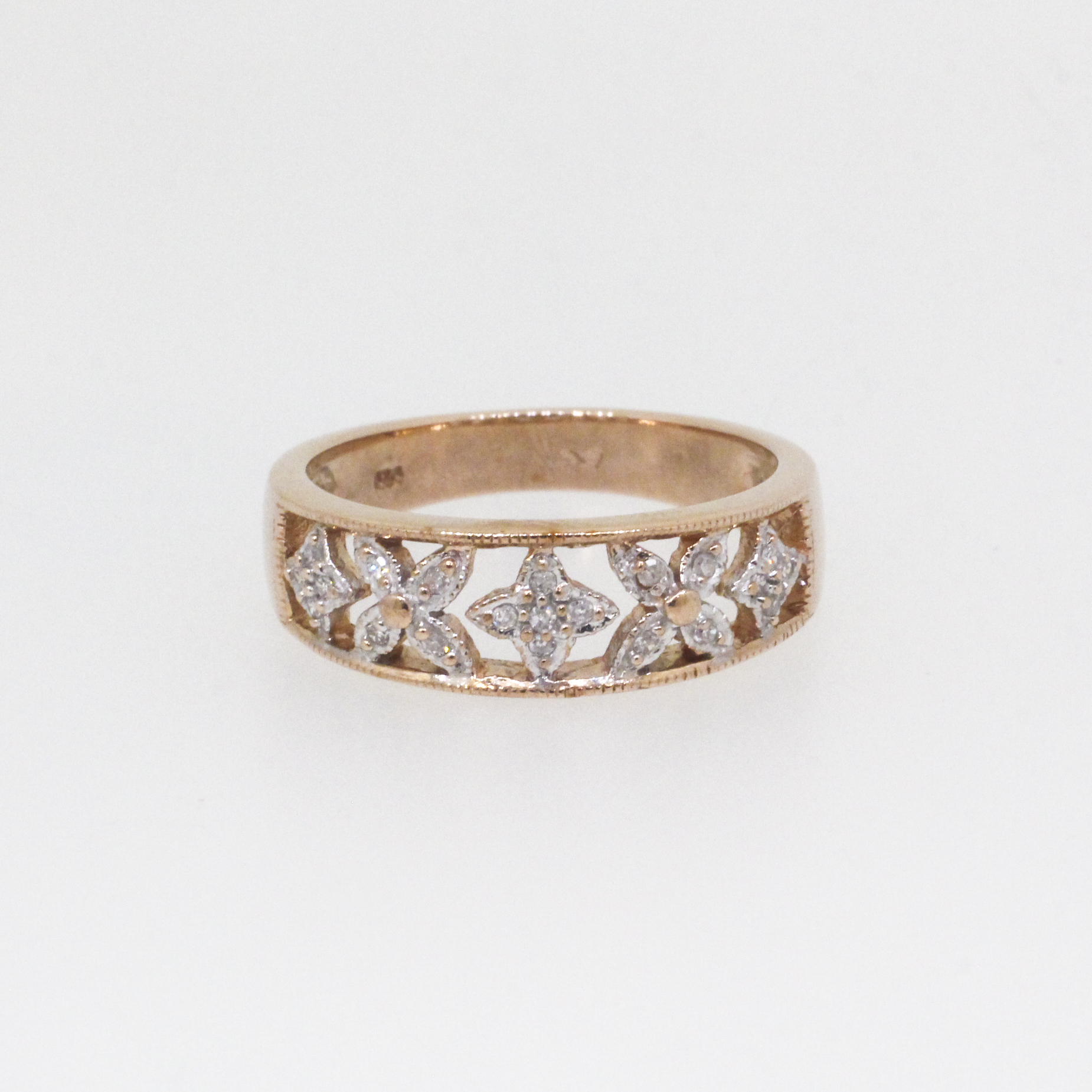 437. · Diamond Filigree Ring 3.76g