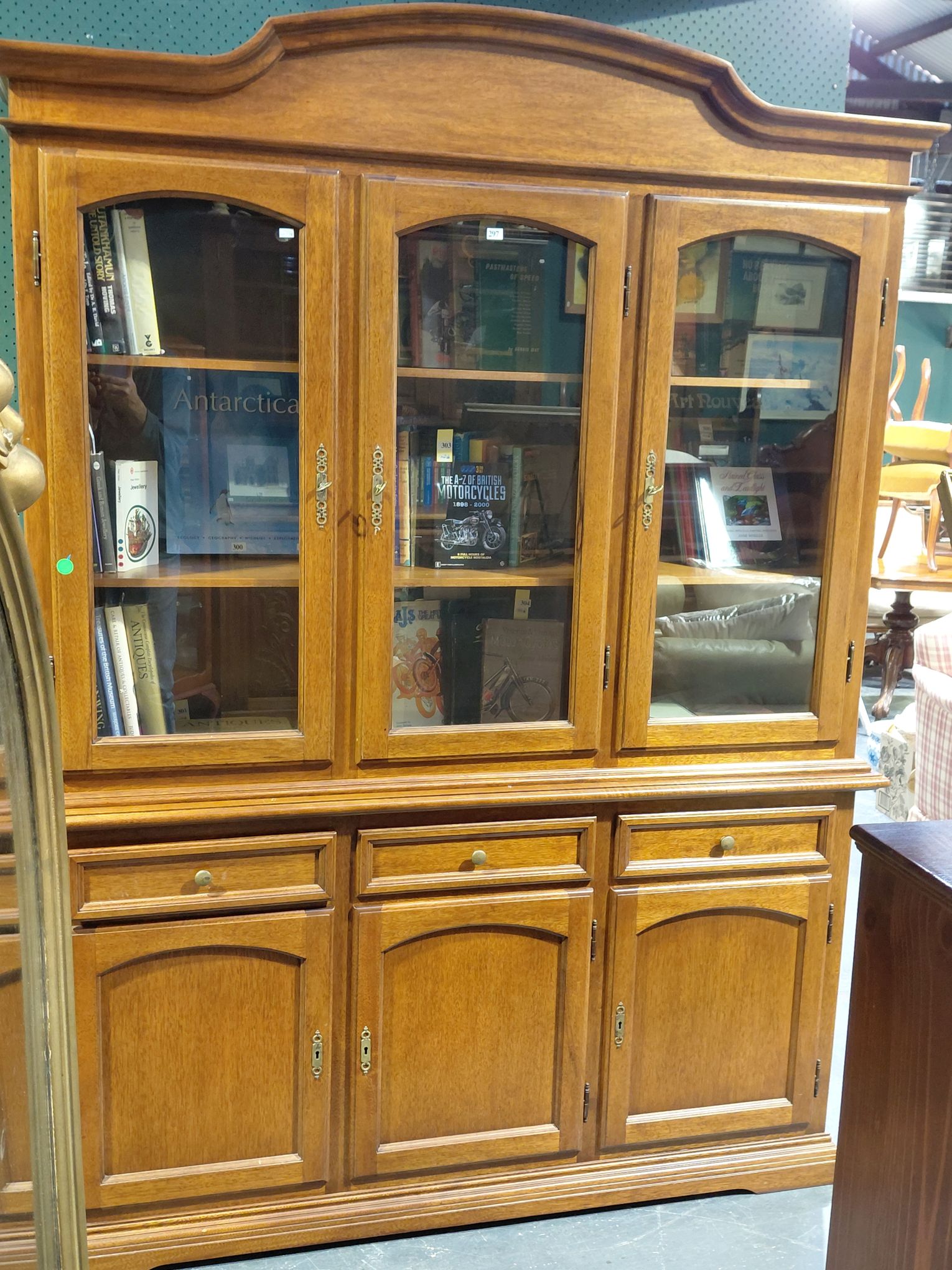 297 · LARGE KITCHEN BUFFET