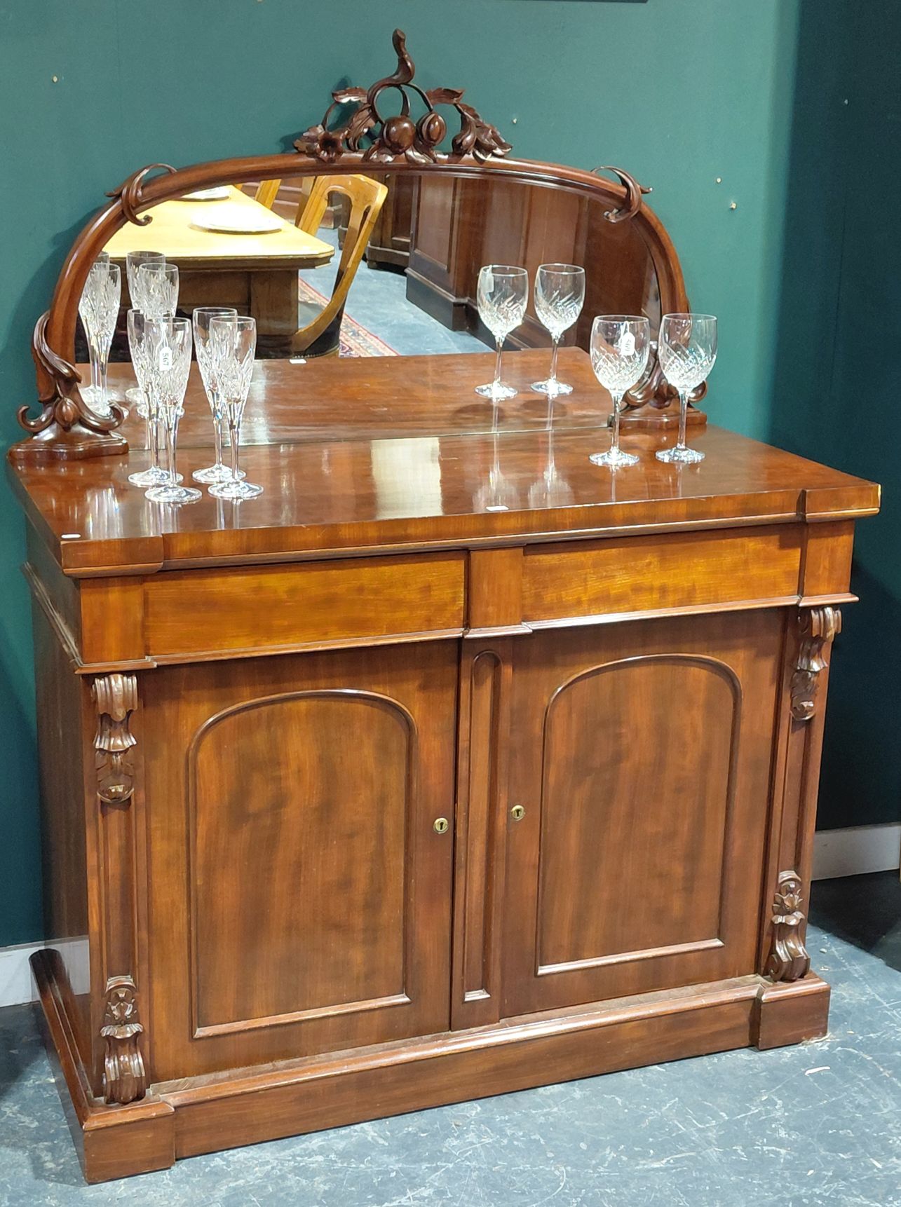 565 · FINEST QUALITY VICTORIAN SIDEBOARD