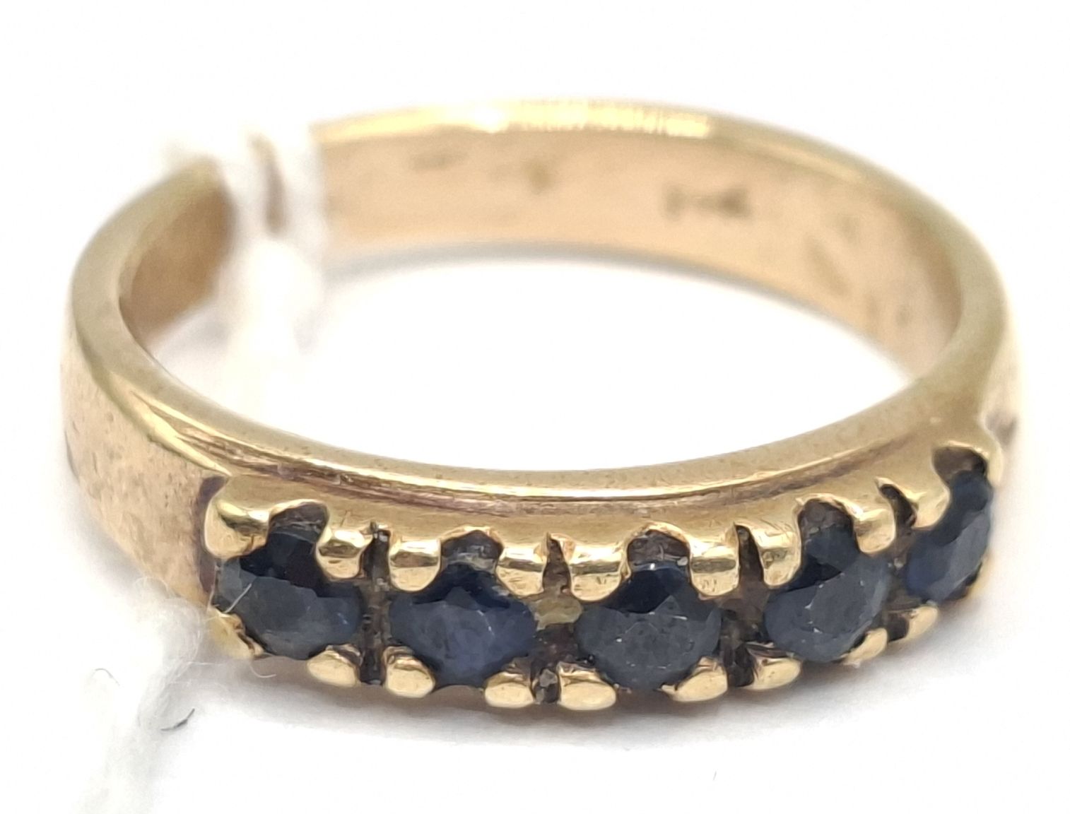 1124 · 14CT SAPPHIRE ROW RING